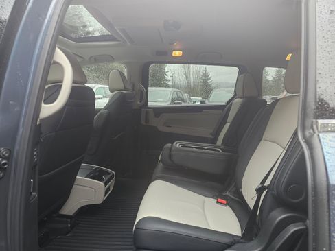 Used 2025 Honda Odyssey Elite image 17