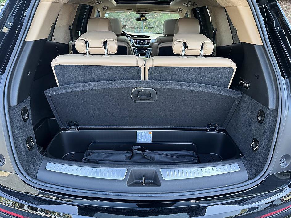 Used 2023 Cadillac XT6 Sport w/ Platinum Package AWD/4WD image 35