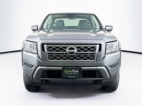 Used 2024 Nissan Frontier SV image 2