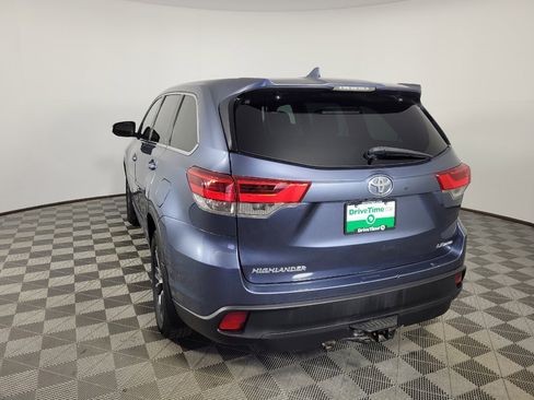 Used 2018 Toyota Highlander Plus AWD/4WD image 5