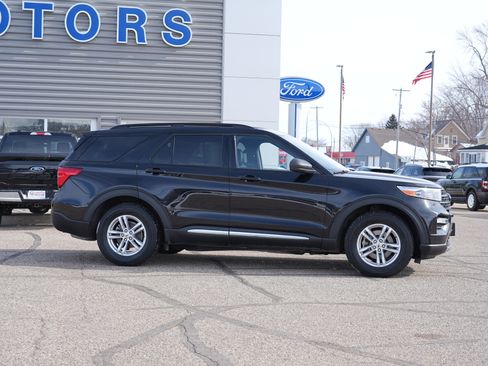 Used 2020 Ford Explorer XLT w/ Equipment Group 202A image 2