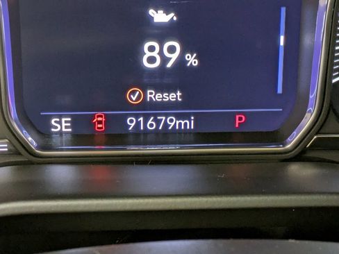 Used 2021 GMC Yukon Denali w/ Denali Premium Package image 16