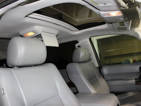 Used 2014 Toyota Sequoia Platinum RWD image 38