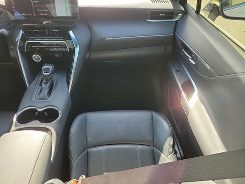 Used 2021 Toyota Venza Limited w/ Advanced Technology Package image 15