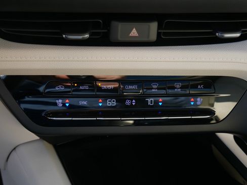 Used 2022 Buick Envision Avenir w/ Technology Package II image 22