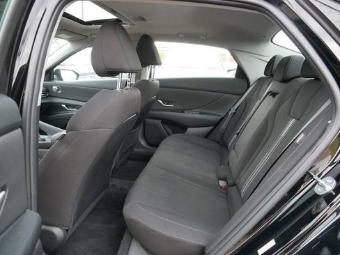 Used 2024 Hyundai Elantra SEL w/ Convenience Package FWD image 17