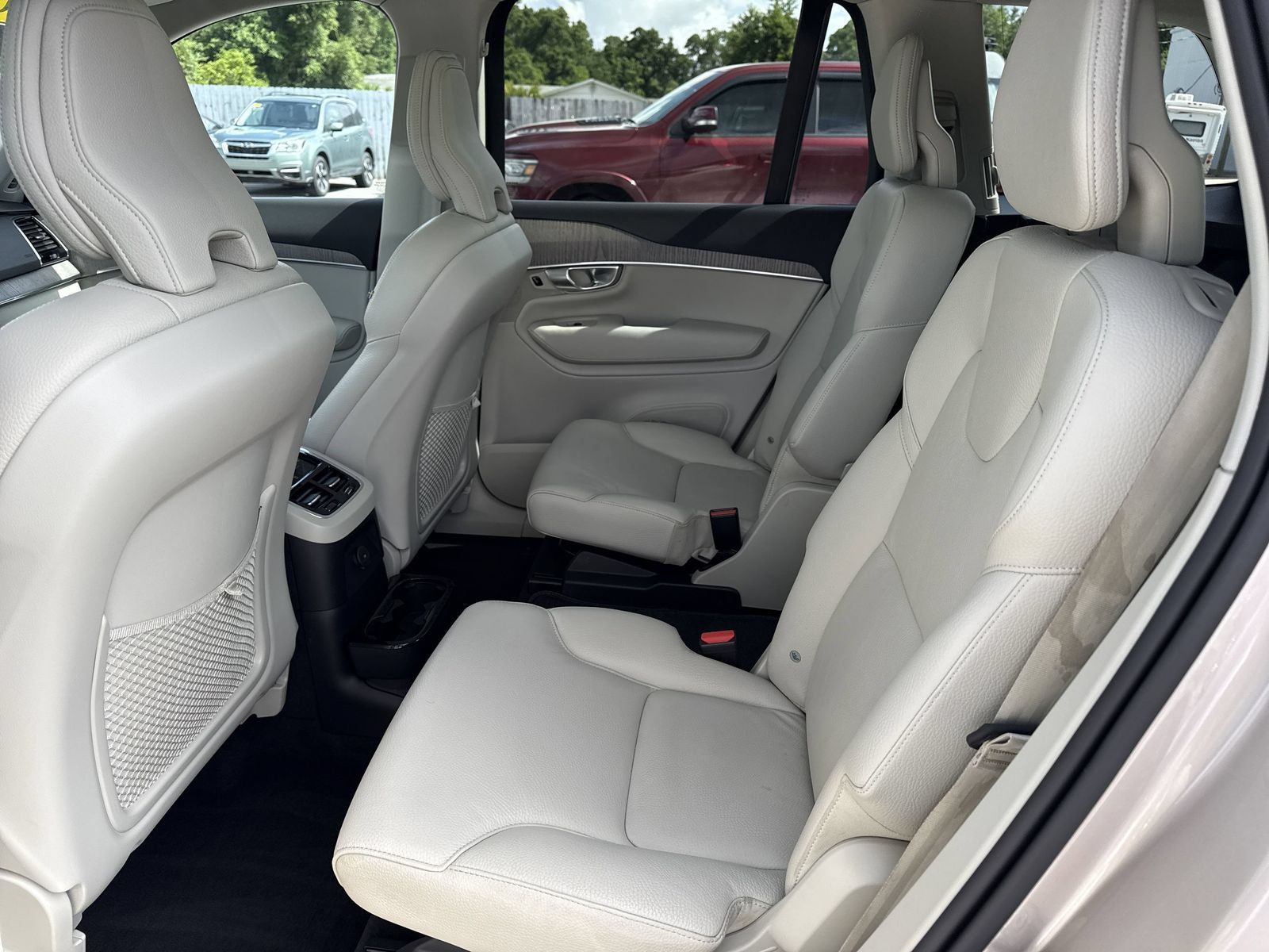 Used 2024 Volvo XC90 T8 Plus w/ Protection Package Premier AWD/4WD image 10
