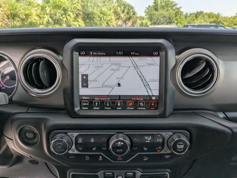 Used 2018 Jeep Wrangler Unlimited Rubicon AWD/4WD image 25
