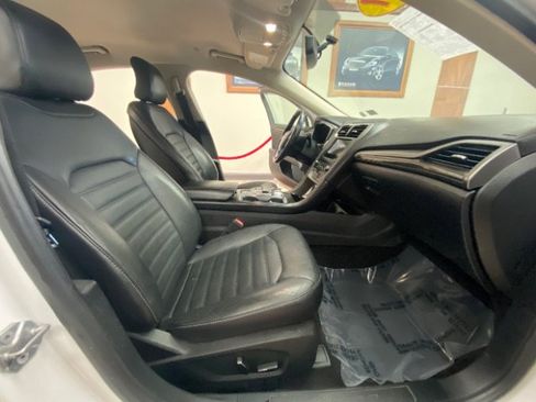 Used 2017 Ford Fusion Energi SE FWD image 17