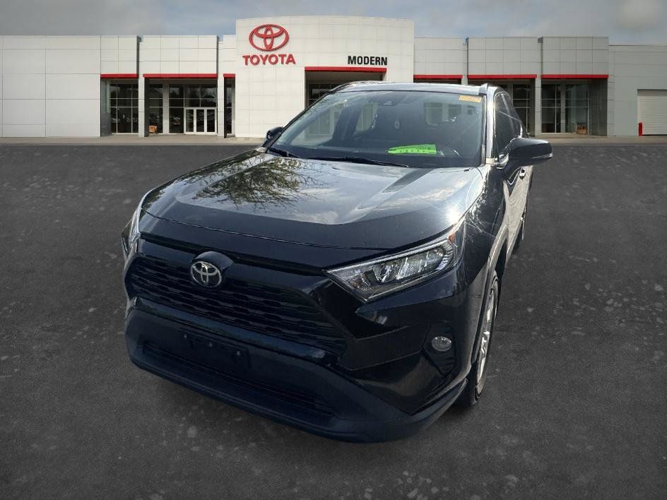 Used 2020 Toyota RAV4 XLE w/ Convenience Package AWD/4WD image 4