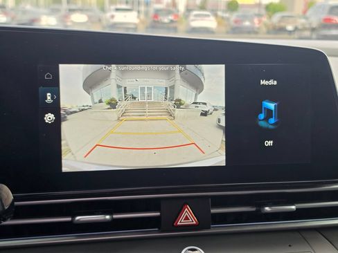 Used 2024 Hyundai Elantra SEL FWD image 19