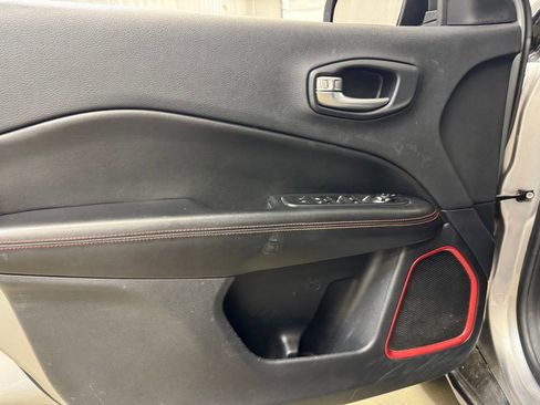 Used 2019 Jeep Compass Trailhawk AWD/4WD image 9