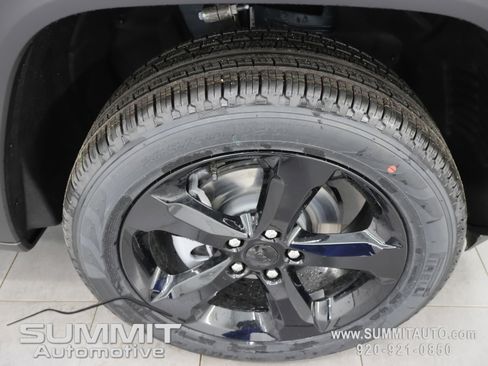 New 2026 Jeep Grand Cherokee Limited image 3