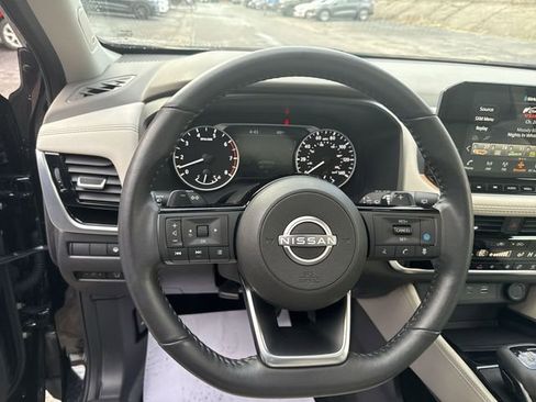 Used 2023 Nissan Rogue SL w/ SL Premium Package image 13