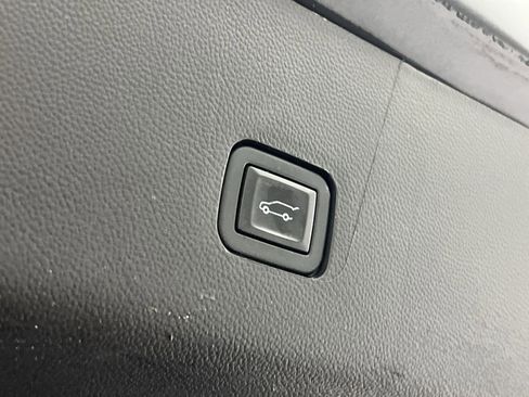 Used 2020 Chevrolet Traverse LT image 28