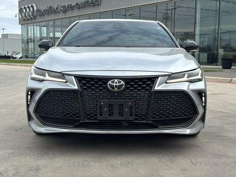 Used 2020 Toyota Avalon Touring image 2