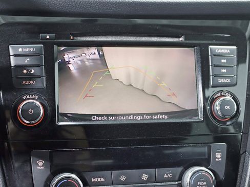 Used 2018 Nissan Rogue SV image 17