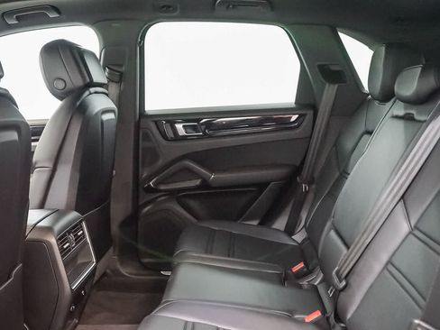 Certified 2023 Porsche Cayenne AWD/4WD image 24