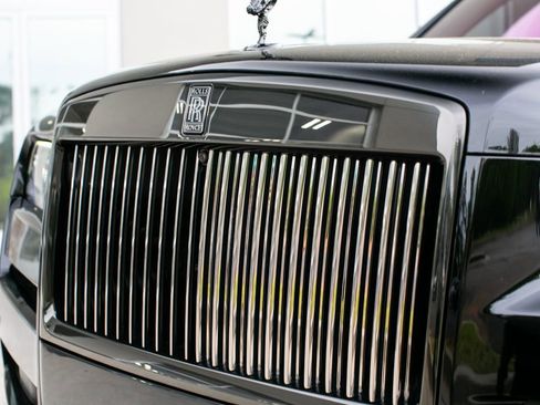 Used 2022 Rolls-Royce Cullinan Black Badge image 16