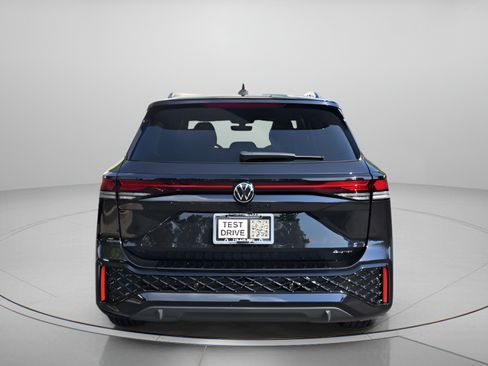 Used 2025 Volkswagen Tiguan SE R-Line AWD/4WD image 4