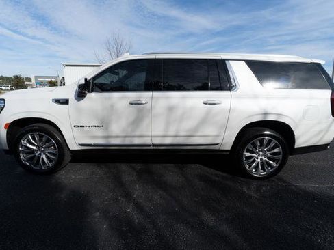 Used 2022 GMC Yukon XL Denali image 6