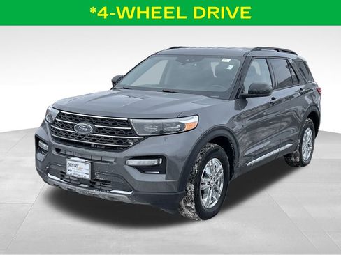 Used 2022 Ford Explorer XLT w/ Equipment Group 202A image 3