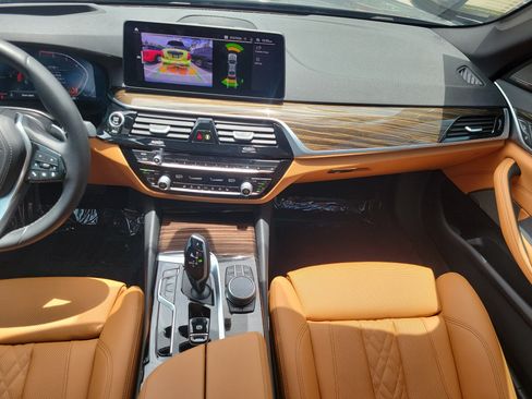 Used 2022 BMW 530i w/ Premium Package RWD image 8