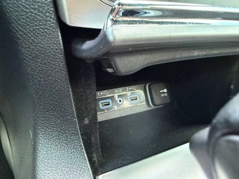 Used 2019 Jeep Grand Cherokee Laredo AWD/4WD image 29