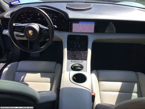 Used 2021 Porsche Taycan image 9