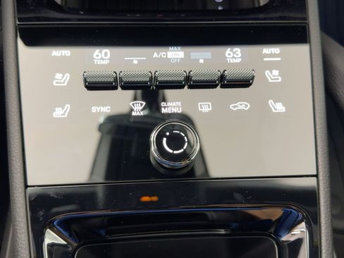 Certified 2026 Porsche Cayenne E-Hybrid Coupe AWD/4WD image 19