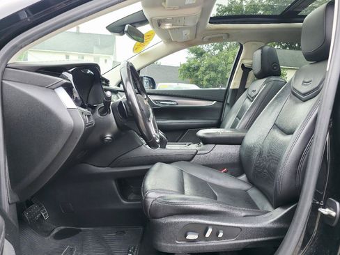 Used 2018 Cadillac XT5 Luxury w/ Driver Awareness Package AWD/4WD image 14