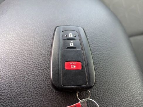 Used 2024 Toyota RAV4 XLE AWD/4WD image 31