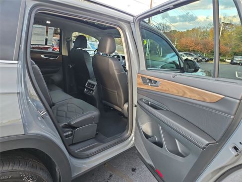 New 2026 Volkswagen Atlas SE image 30