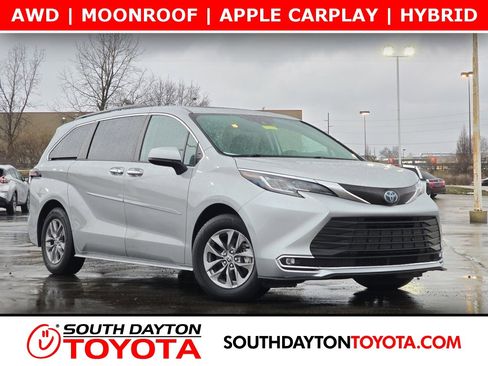 Used 2022 Toyota Sienna XLE image 1