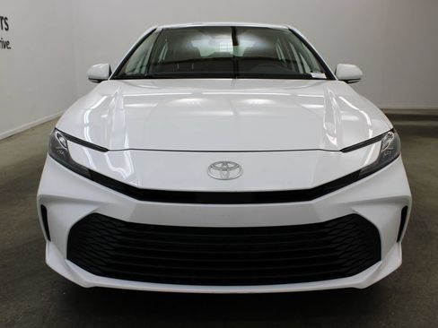 Used 2025 Toyota Camry LE FWD image 7