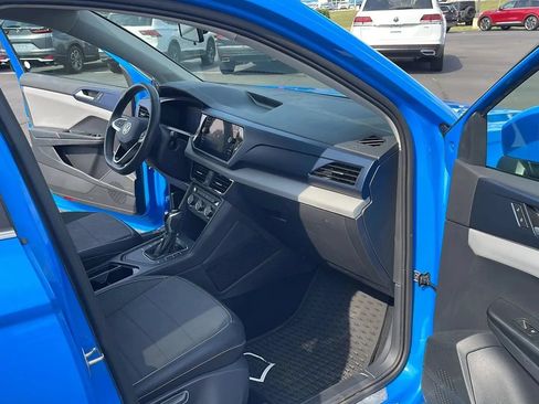 Used 2022 Volkswagen Taos SE w/ Panoramic Sunroof Package FWD image 24