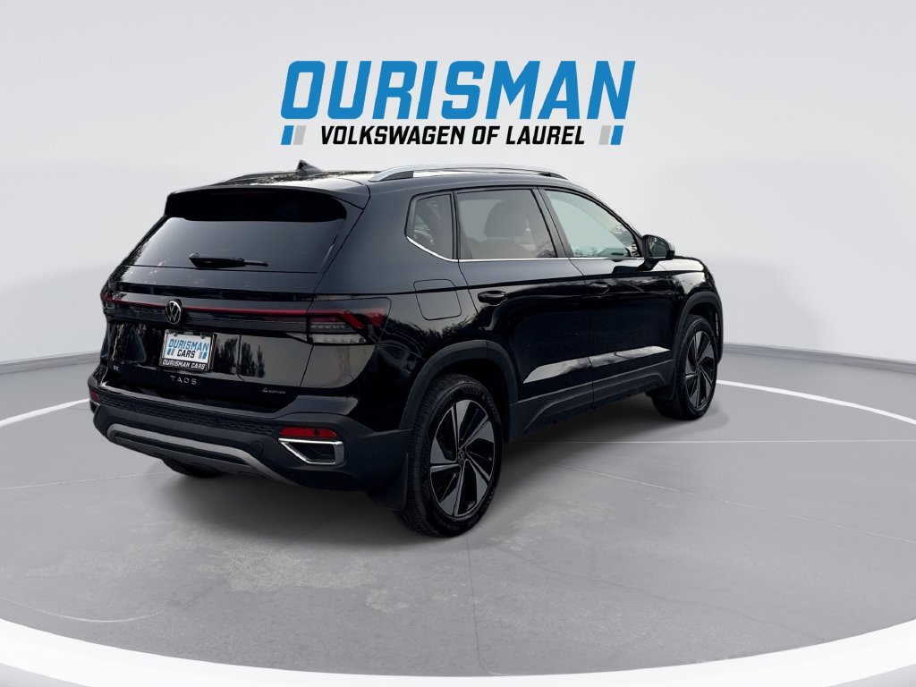 Used 2025 Volkswagen Taos SE w/ Panoramic Sunroof Package AWD/4WD image 8