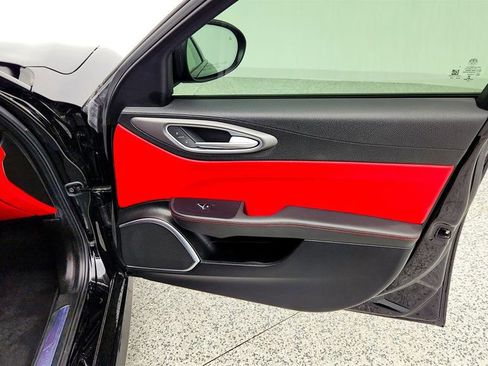 Used 2018 Alfa Romeo Giulia RWD image 24
