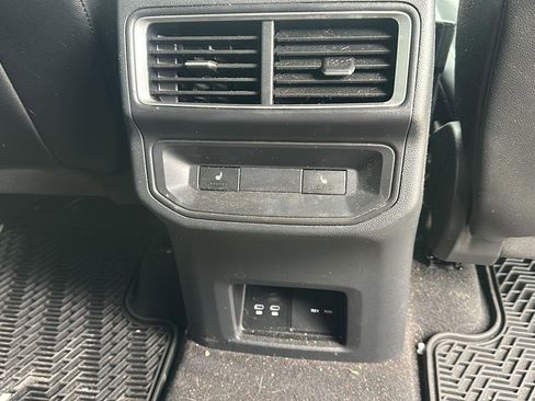 Used 2024 Volkswagen Atlas Cross Sport SEL Premium R-Line image 21