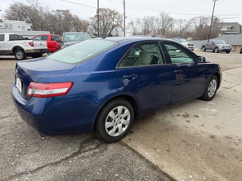 Used 2011 Toyota Camry image 4