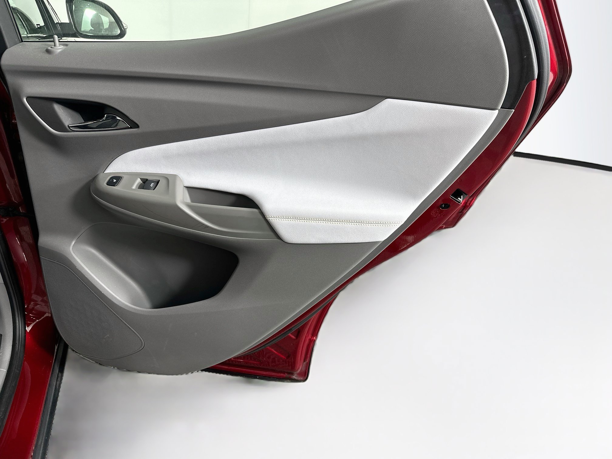 Used 2023 Chevrolet Bolt EUV Premier FWD image 28