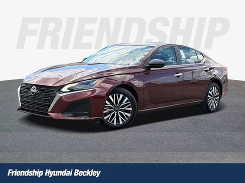 Used 2025 Nissan Altima 2.5 SV image 1