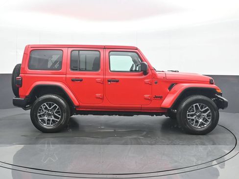 Used 2025 Jeep Wrangler Unlimited Sahara AWD/4WD image 7