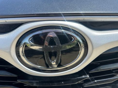 Used 2023 Toyota Highlander XLE AWD/4WD image 12