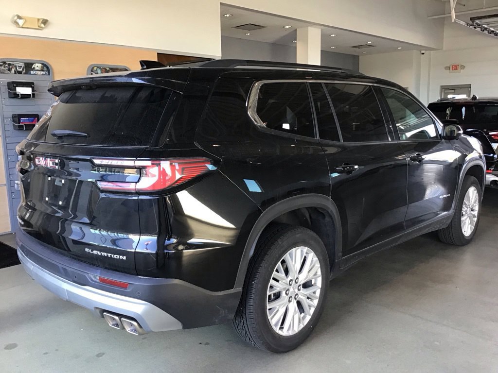 Used 2026 GMC Acadia Elevation w/ Elevation Premium Package FWD image 5