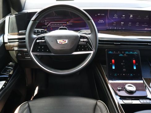 Certified 2025 Cadillac Escalade Premium Luxury w/ LPO, Floor Liner Package image 15