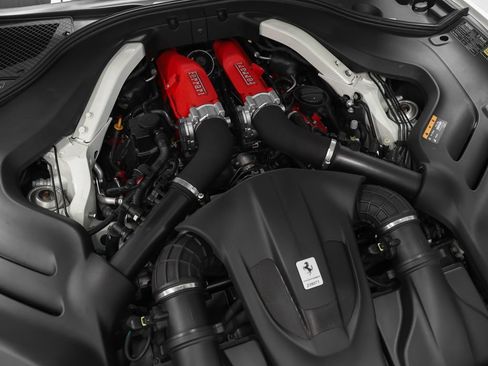 Certified 2019 Ferrari Portofino RWD image 15