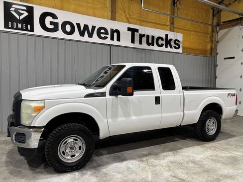 Used 2016 Ford F250 XL w/ Power Equipment Group AWD/4WD image 4