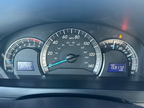 Used 2014 Toyota Camry SE w/ Moonroof Package FWD image 25