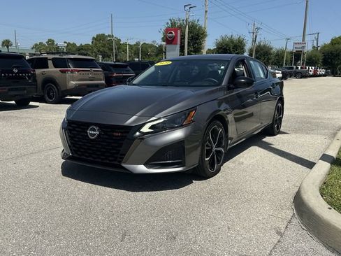 Used 2023 Nissan Altima 2.5 SR FWD image 3